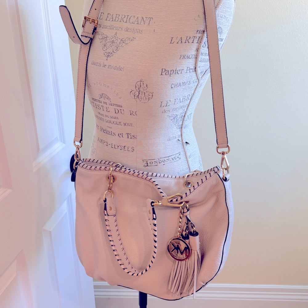 Michael Kors Crossbody Large/Med size handbag. Excellent! LOOK. With Dust Bag!